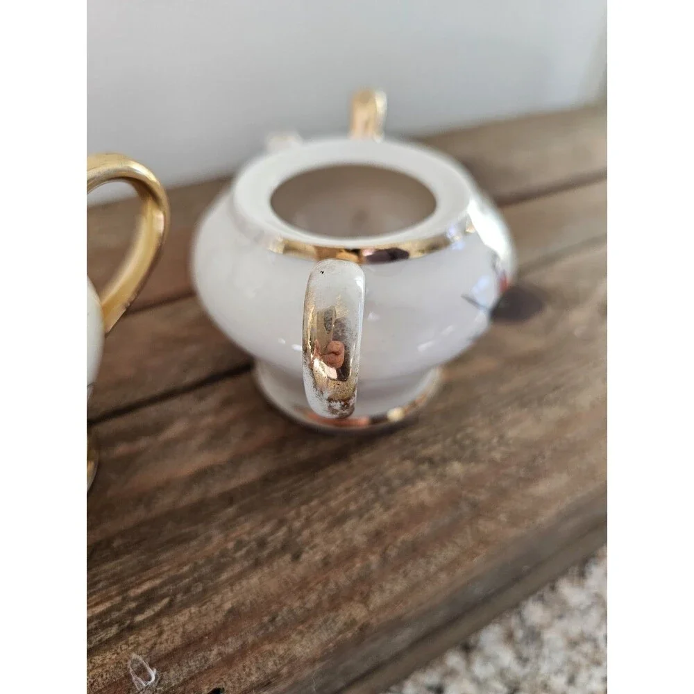 Small Vintage Kingwood China Creamer And Sugar Carriage Wagon Stagecoach Design